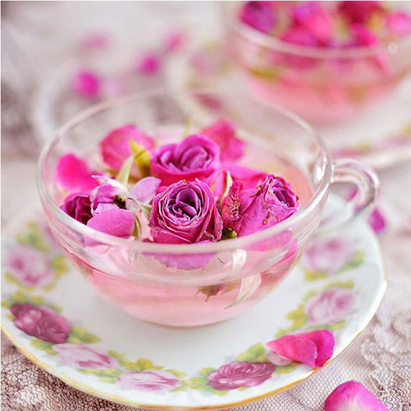 گل محمدی خشک در چای فروشگاه آزرانی